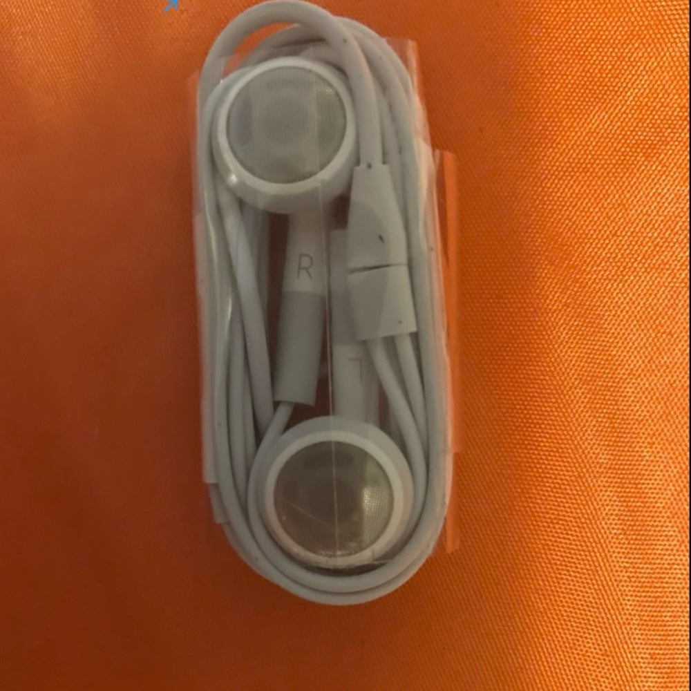 Classic White Wired Apple Earbuds